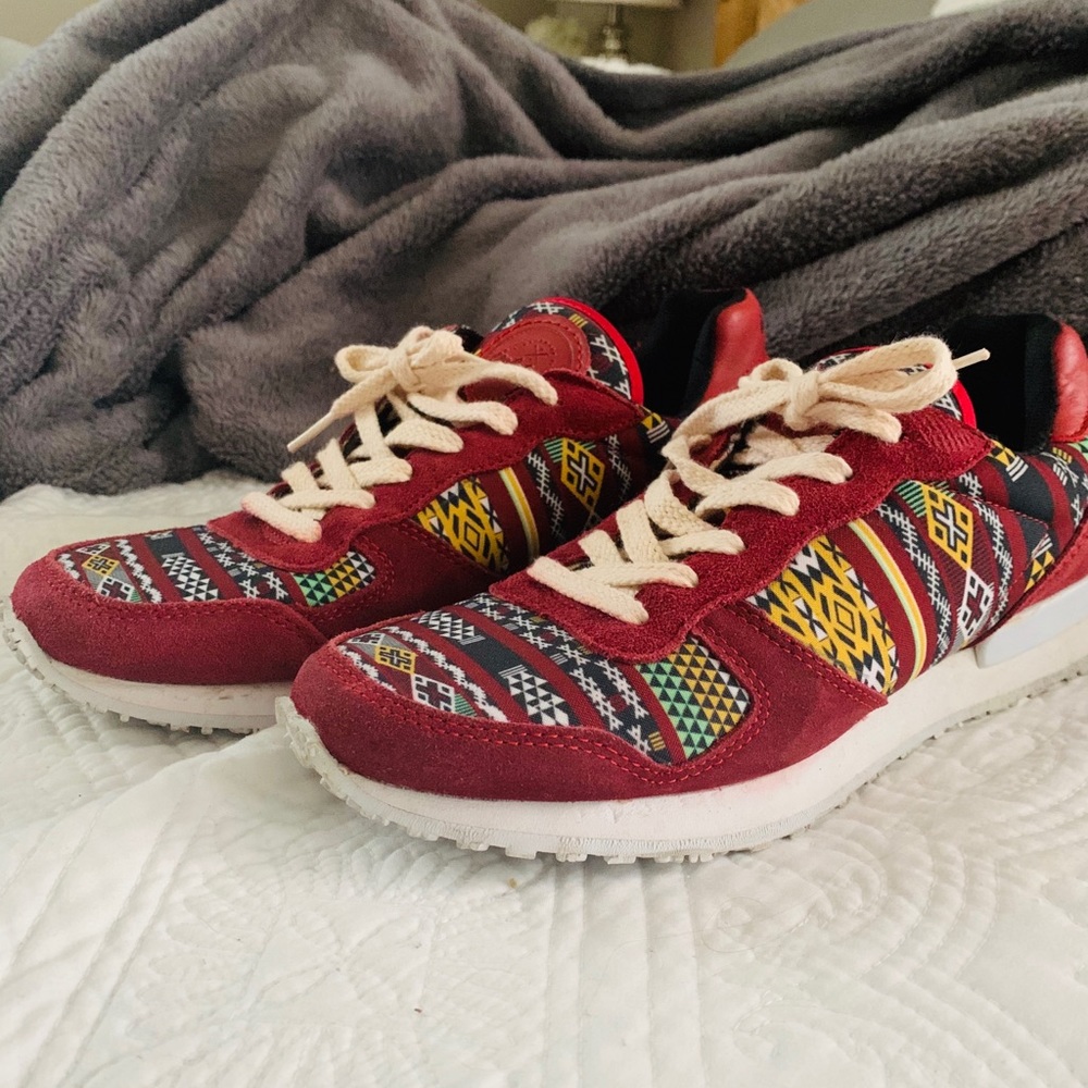 Inkas Tennis Shoes